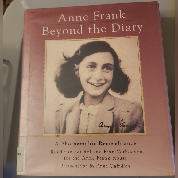Book Anne Frank Beyond the Diary / bundle requirement - Picture 1 of 1
